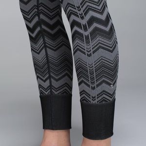 Lululemon seamless yoga leggings. size 8